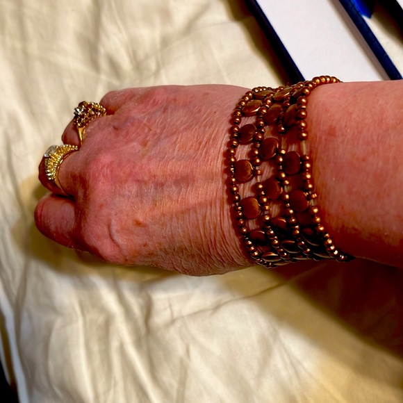 Vintage beautiful free layer, stretchy copper bracelet. Looks elegant on - Picture 4 of 6